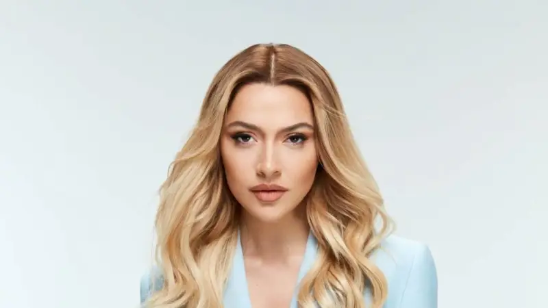 هدیه طلای حادیثه به یک کودک در کنسرت؛ صحنه‌ای احساسی که خبرساز شد