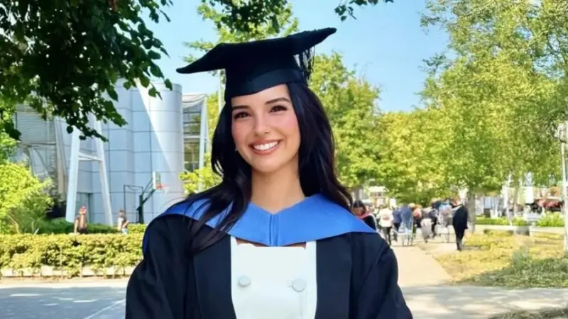 یاسمین یازیجی در کنار بازیگری، فوق‌لیسانسش را با امتیاز ممتاز به پایان رساند