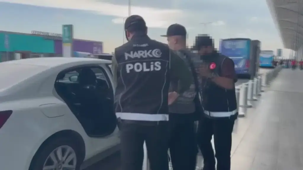تولگا آکیش، مدیر برنامه گروه مانیفست، پس از بازجویی به دادگستری استانبول فرستاده شد
