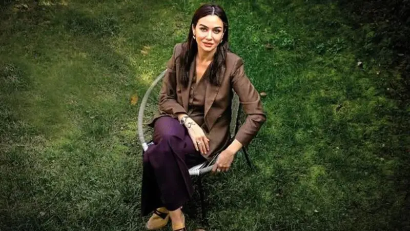بیرجه آکالای؛ از سکوی مسابقه زیبایی تا جایگاه ستاره‌ای در بازیگری ترکیه’,’