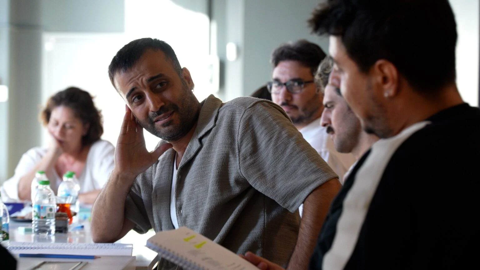 بوراک توپال‌اوعلو و برکای تولومباجی با فیلم کمدی «اجونی» هم‌بازی شدند