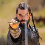 آکین آکینوزو با چهره‌ای تازه در «عشق و تخت»؛ ۵ ماه آماده‌سازی برای نقش سلطان علاءالدین کیقباد 🎬