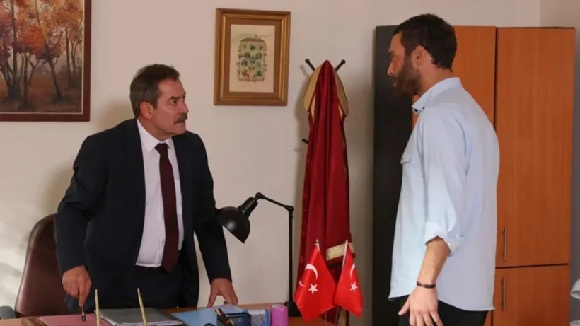 داستان سریال ازدواج زیباست (Evlilik Güzeldir) چیست؟ این سریال داستان مسعود باختیار، سردفتر ازدواجی رکورددار که در طول زندگیاش هزاران زوج را به عقد هم درآورده، و پنج دختر مجردش با شخصیتهای متفاوت را روایت میکند.