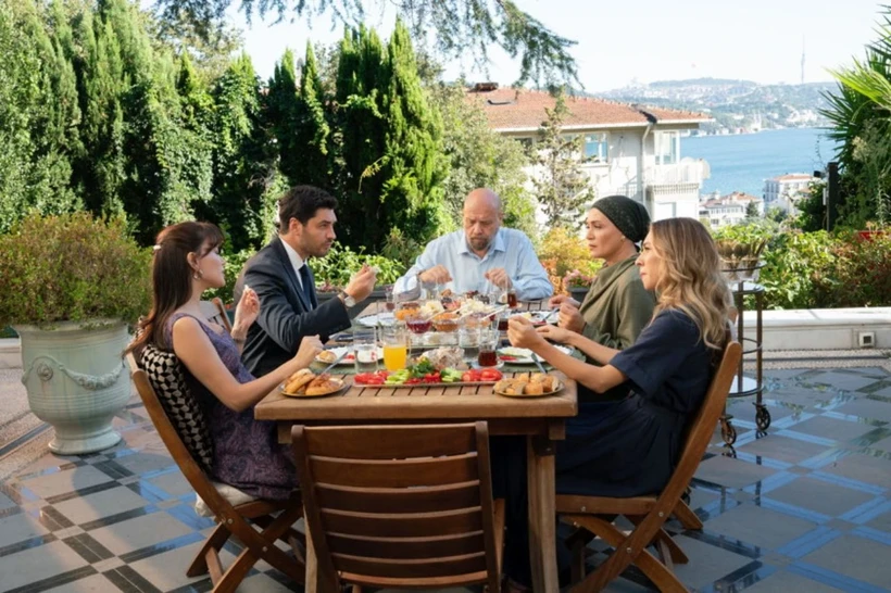 قسمت جدید «حفظ آبرو (Kızılcık Şerbeti)» جمعه 18 سپتامبر 2026 ساعت 20.00 از شبکه Show TV پخش میشود.