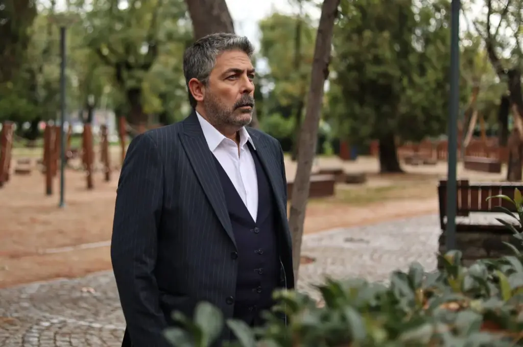 قسمت ۲۳ سریال Aile Bir İmtihandır خانواده یک امتحان است (Abi)