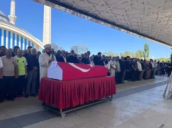 سرهات کیلیچ در آنکارا به خاک سپرده شد؛ وداع اشکبار خانواده و هنرمندان با بازیگر فقید