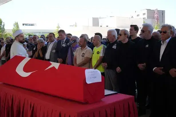 سرهات کیلیچ در آنکارا به خاک سپرده شد؛ وداع اشکبار خانواده و هنرمندان با بازیگر فقید