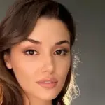 هانده ارچل در سوگ اسبش نشست