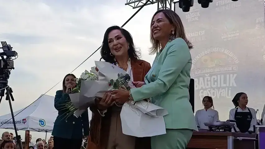 لحظات خاطره‌انگیز تورکان شورای با «انگور تکیرداع» در جشنواره خوراک و انگورکاری