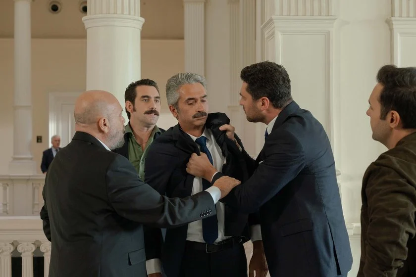 قسمت ۱۴۱ سریال شربت زغال اخته Kizilcik Serbeti