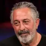 جم ییلماز پس از بهبود از حمله قلبی، سراغ گلدوزی رفت
