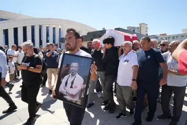 سرهات کیلیچ در آنکارا به خاک سپرده شد؛ وداع اشکبار خانواده و هنرمندان با بازیگر فقید