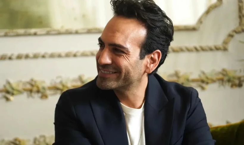 داستان کلی سریال بر زندگی درین (Derin)، نوه یکی از خانوادههای ریشهدار و ثروتمند استانبول، تمرکز دارد. درین (Derin) زنی جوان است که انتخاب کرده طبق برنامهای مشخص زندگی کند و ازدواج و تشکیل خانواده را بزرگترین هدف خود قرار داده است. با وجود رابطهای طولانیمدت، آمادهسازی مراسم ازدواجش هنوز به سرانجام نرسیده و همین موضوع روزهای سختی برایش رقم زده است. انتظارات پایانناپذیر خانوادهاش نیز هر روز فشار بیشتری بر او وارد میکند.