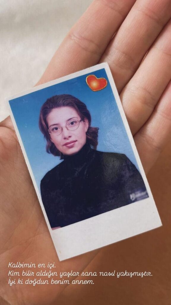 پیام احساسی هانده ارچل برای مادرش: «درونیترین جای قلبم…» - تصویر 1