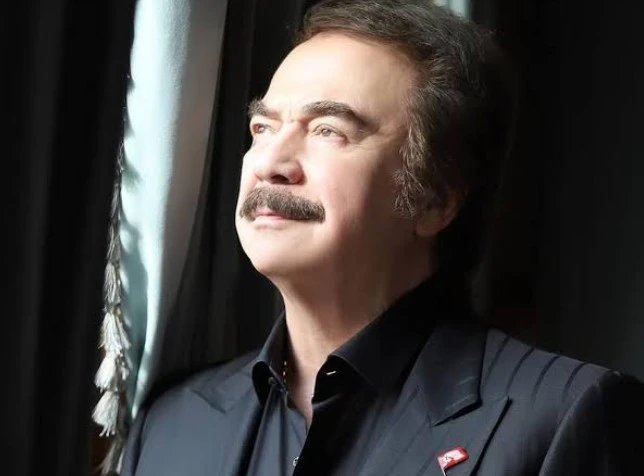 این هنرمند پیشکسوت گفت جوانان می‌کوشند از نظر موسیقایی پیشرفت کنند و اشتیاقشان به یادگیری را تحسین می‌کند. او تأکید کرد که خودش نیز در مسیر هنری‌اش با نگاهی مشابه پیش رفته است.