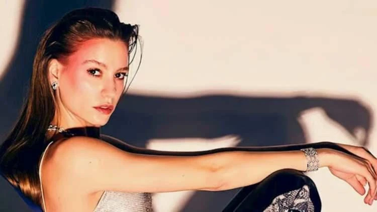 در این برنامه درباره ارقام مربوط به ثروت سرنای ساریکایا (Serenay Sarıkaya) و هانده ارچل (Hande Erçel)، که با فعالیت بازیگری و قراردادهای تبلیغاتی شناخته میشوند، نیز صحبت شد. بر اساس ادعاها، مجموع داراییهای ساریکایا 186 میلیون لیر و ثروت ارچل بیش از 249 میلیون لیر است.