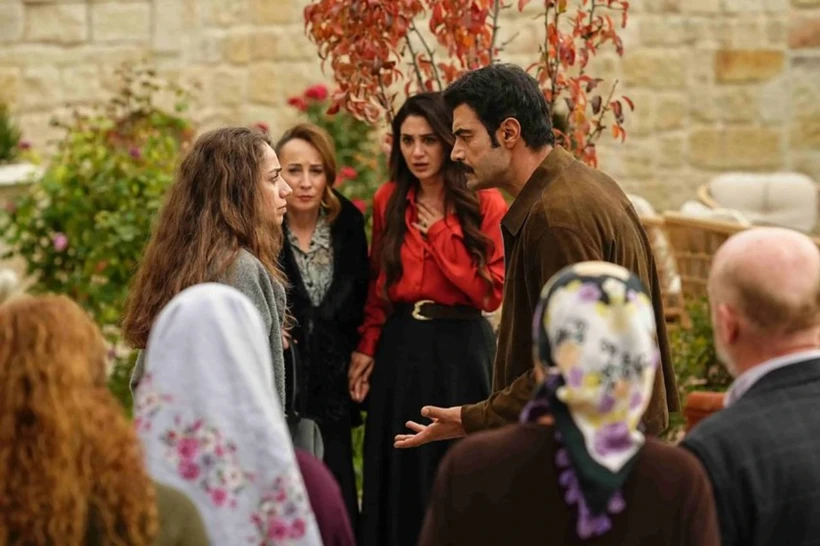 سریال عشقت آتشیست (Sevdan Bir Ateş) با بازی مراد اونالمیش (Murat Ünalmış) و اوزگه اوزاجار (Özge Özacar)، هر چهارشنبه ساعت 20.00 از Show TV پخش می‌شود.
