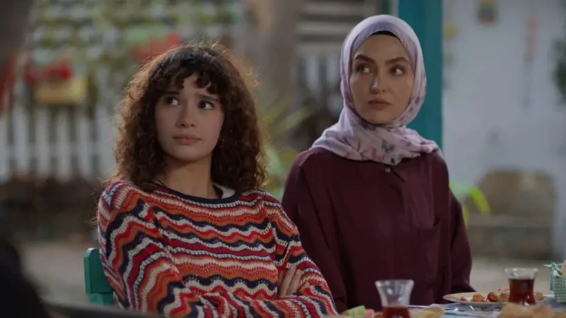 آسلی و جان برای نجات زحماتشان میکوشند زوجی را که در آستانه طلاق است دوباره به هم نزدیک کنند و از سعادت کمک میگیرند. اما آیا وقتی برای رابطه دیگران راهحل پیدا میکنند، فرار از پرسشهایی درباره پیوند خودشان نیز بهتدریج دشوارتر خواهد شد؟