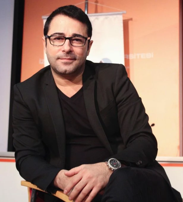 درگذشت سزن تاش (Sezen Taş) 34 ساله خانوادهاش را داغدار کرد؛ با این حال، اطلاعات موجود درباره چگونگی وقوع حادثه جزئیاتی در بر نداشت.