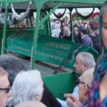 انتقاد از پوشش ایپک تانریار در مراسم تشییع نجلا اویغور
