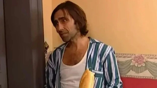 پکر آچیکالین (Peker Açıkalın) که گفته می‌خواهد به بازیگری ادامه دهد، با این سخنان توجه‌ها را جلب کرد: «پیشنهادهایی را که دریافت می‌کنم می‌پذیرم؛ هر نقشی باشد بازی می‌کنم. پول لازم دارم، پول.»