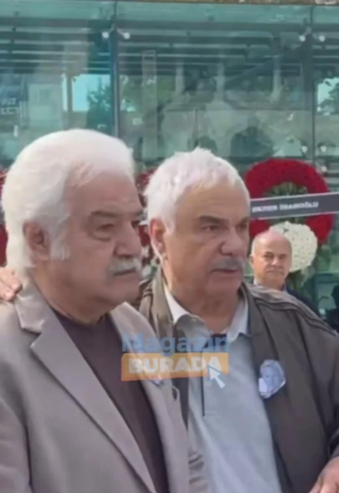 درخواست عکس در مراسم خاکسپاری، سردار گوکهان (Serdar Gökhan) را عصبانی کرد: امام شروع به صحبت کرده بود... - تصویر: 2