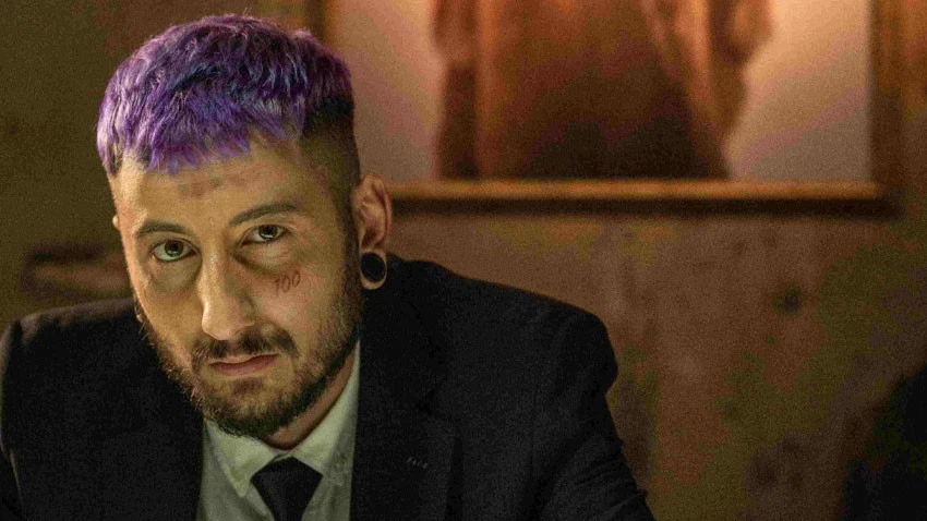 او ادامه داد: «نه عزیزم، من کار حملونقل را شروع کردم.»