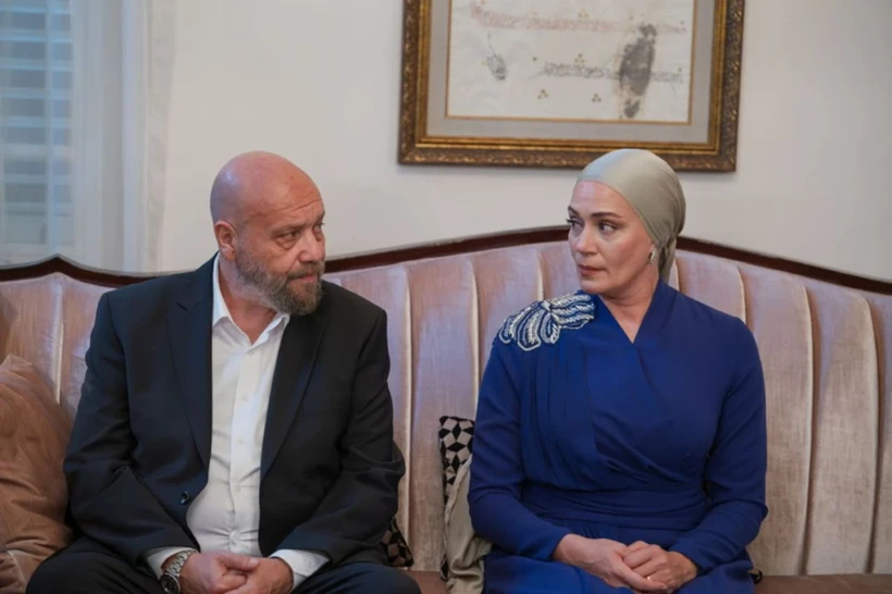 با پیچیدهترشدن اوضاع شرکت، تنش در خانه خانواده اونال نیز بالا میگیرد. مشاجره سالکیم و عبدالله هم به این تنشها دامن میزند.