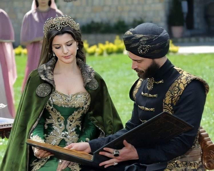 برن ساعت و اکین کوچ پس از 10 سال در یک پروژه مشترک - تصویر 2
