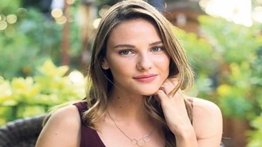 ژست‌های تازه آلینا بوز در ماه پنجم‌ونیم بارداری