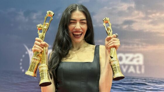 سخنان احساسی هازار ارگوچلو پس از دریافت جایزه: از نفس کشیدنم شرم دارم